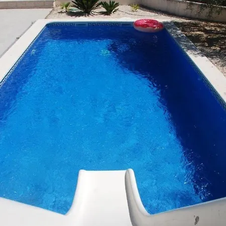 De Dos Con Piscina
